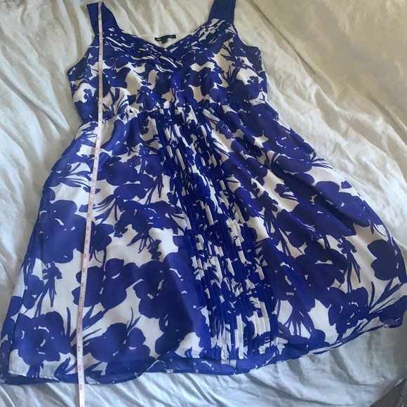 Dress - Picture 6 of 6